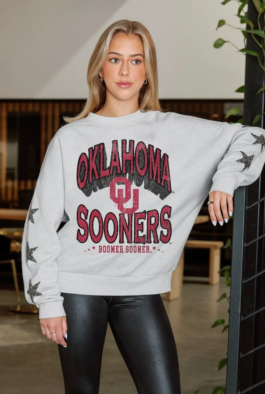 OKLAHOMA SOONERS RESILIENCE STAR EMBELLISHED CREW SWEATSHIRT